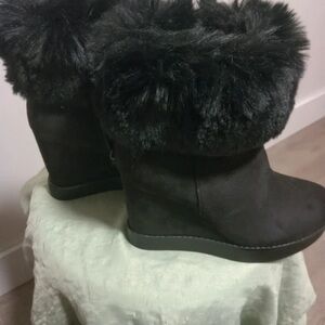 Hunter Black Winter Boots with Faux Fur